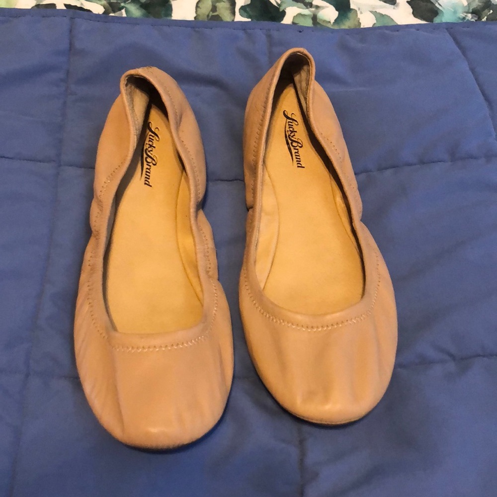 Lucky Brand nude flats